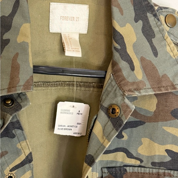 Forever 21 Camo Utility Jacket NWT Cropped Ruffle Sleeve Military S - Picture 3 of 6